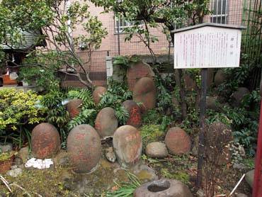 柳森神社の力石