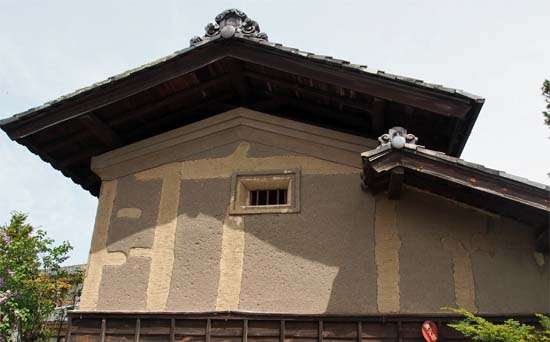 街道沿いの家