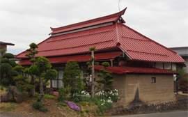 街道沿いの民家