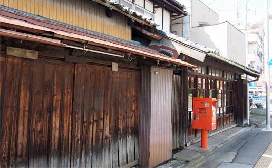 古い家